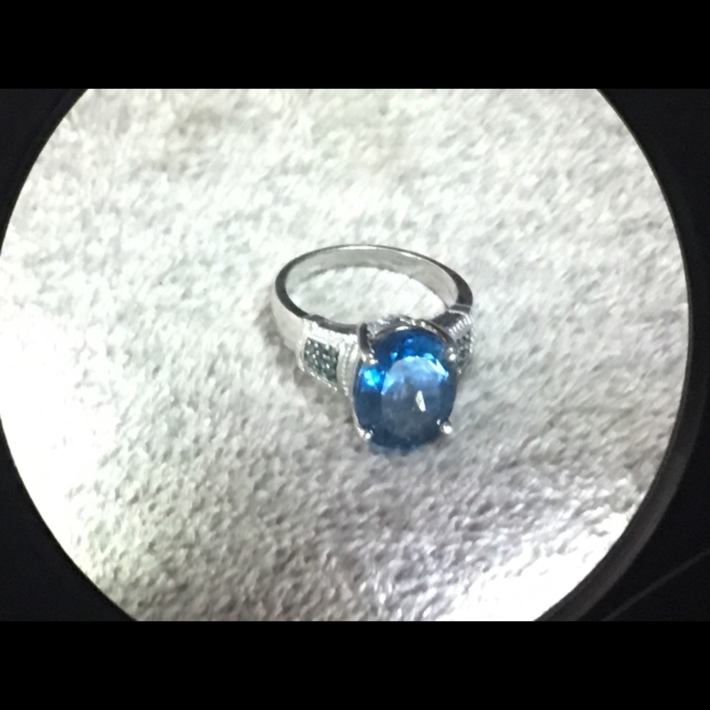 Beautiful Vintage Blue ring size @7.5